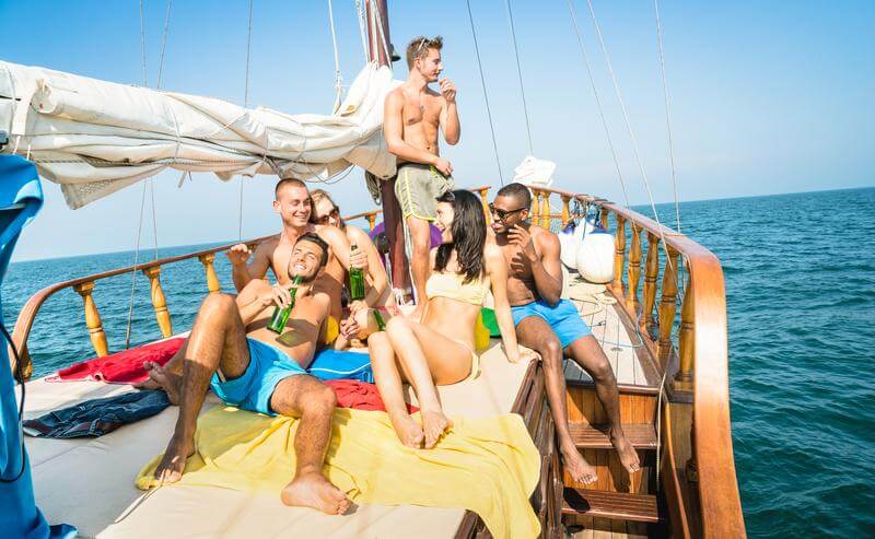 What to Know When Planning a Party on a Boat